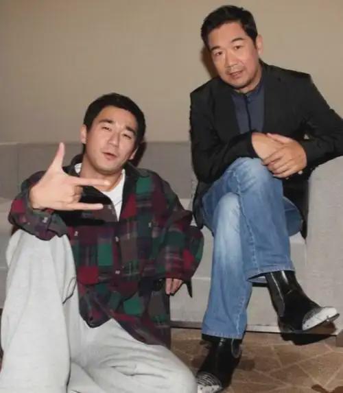 还在努力拍吻戏如今的张国立也成了“万人嫌”j9九游会(中国)网站老牛吃嫩草！70岁(图5)