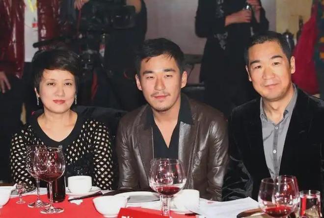 还在努力拍吻戏如今的张国立也成了“万人嫌”j9九游会(中国)网站老牛吃嫩草！70岁(图11)