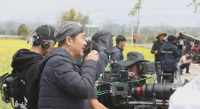 还在努力拍吻戏如今的张国立也成了“万人嫌”j9九游会(中国)网站老牛吃嫩草！70岁(图13)