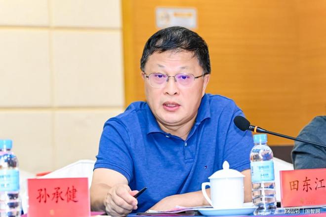 魂·邓铁涛》剧本研讨会在广州举行j9九游会网站入口纪录电影《国医(图17)